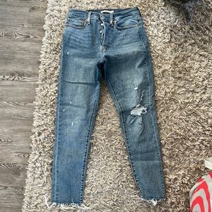 LEVIS WEDGIE SKINNY RIPPED JEANS RAW HEM